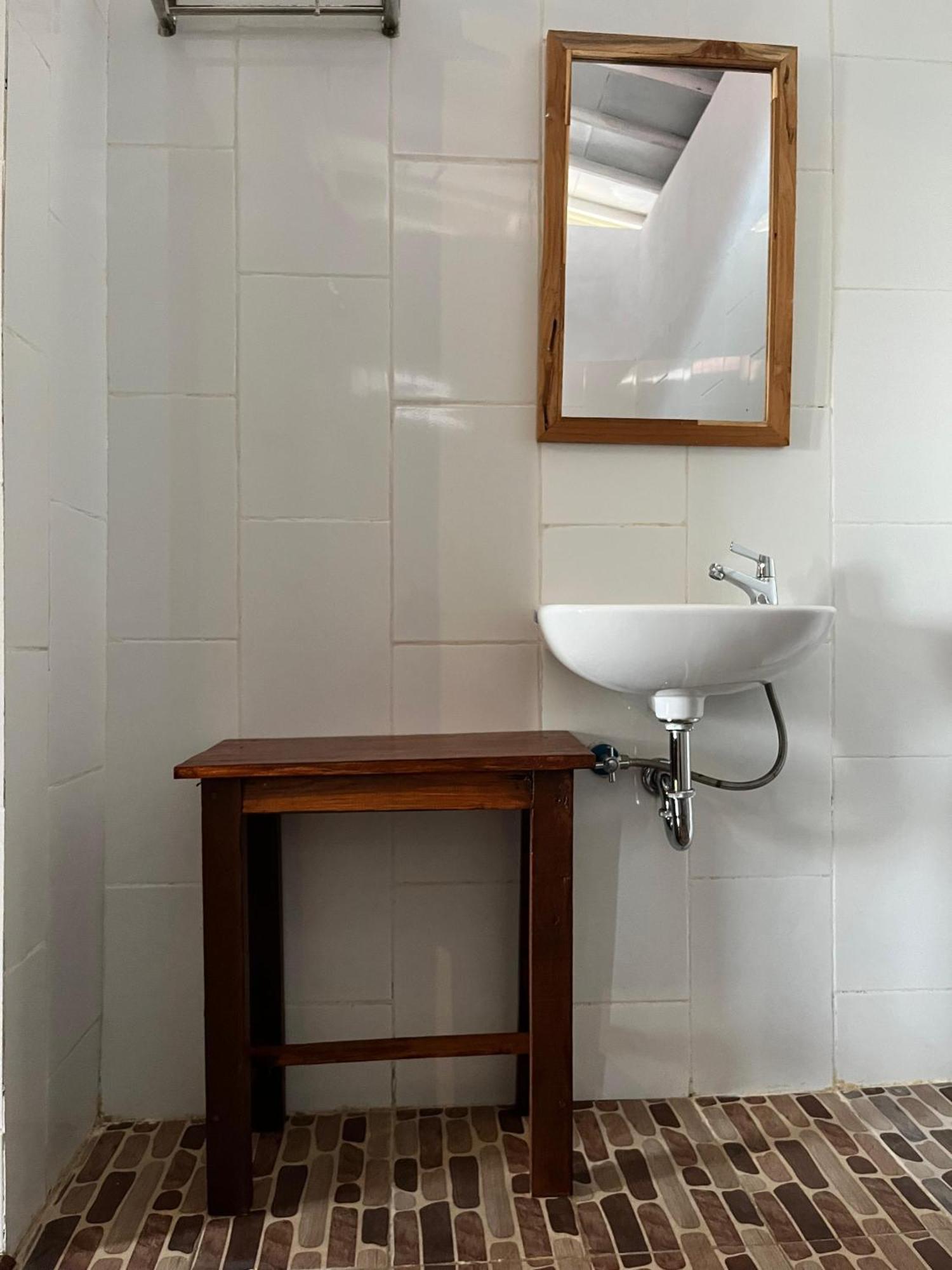 D Sebuluh Bungalow Batumadeg Номер фото